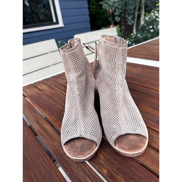 Toms Majorca Neutral Gray Beige Suede Peep Toe Ankle Boots Size 9 - Picture 6 of 9